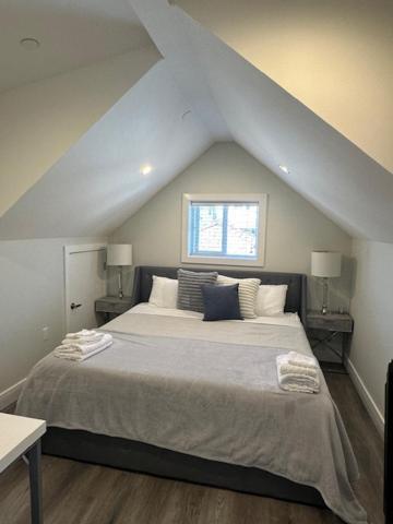 Bright And Cozy Modern In - To Yvr-downtown - Free Private Parking Casa de férias Vancouver