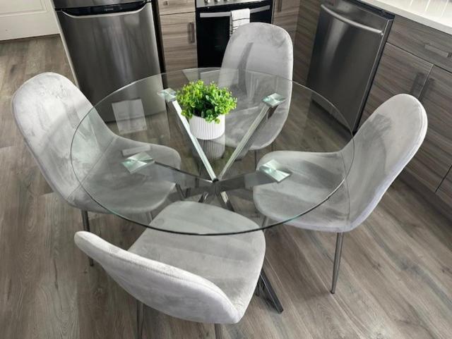Casa de férias Bright And Cozy Modern In - To Yvr-downtown - Free Private Parking Vancouver