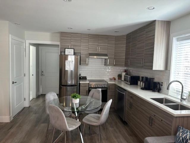 Casa de férias Bright And Cozy Modern In - To Yvr-downtown - Free Private Parking